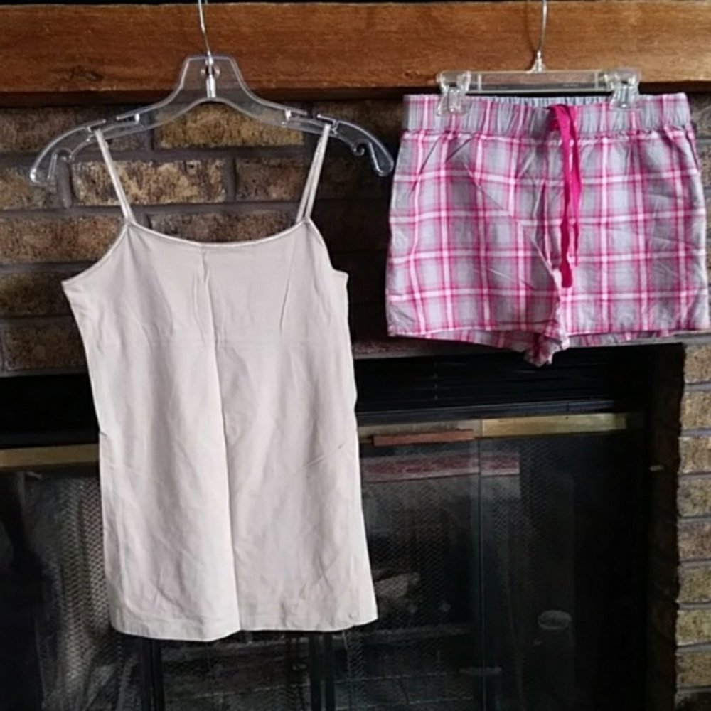 🎈Max beige top plaid pink gray shorts sleep…